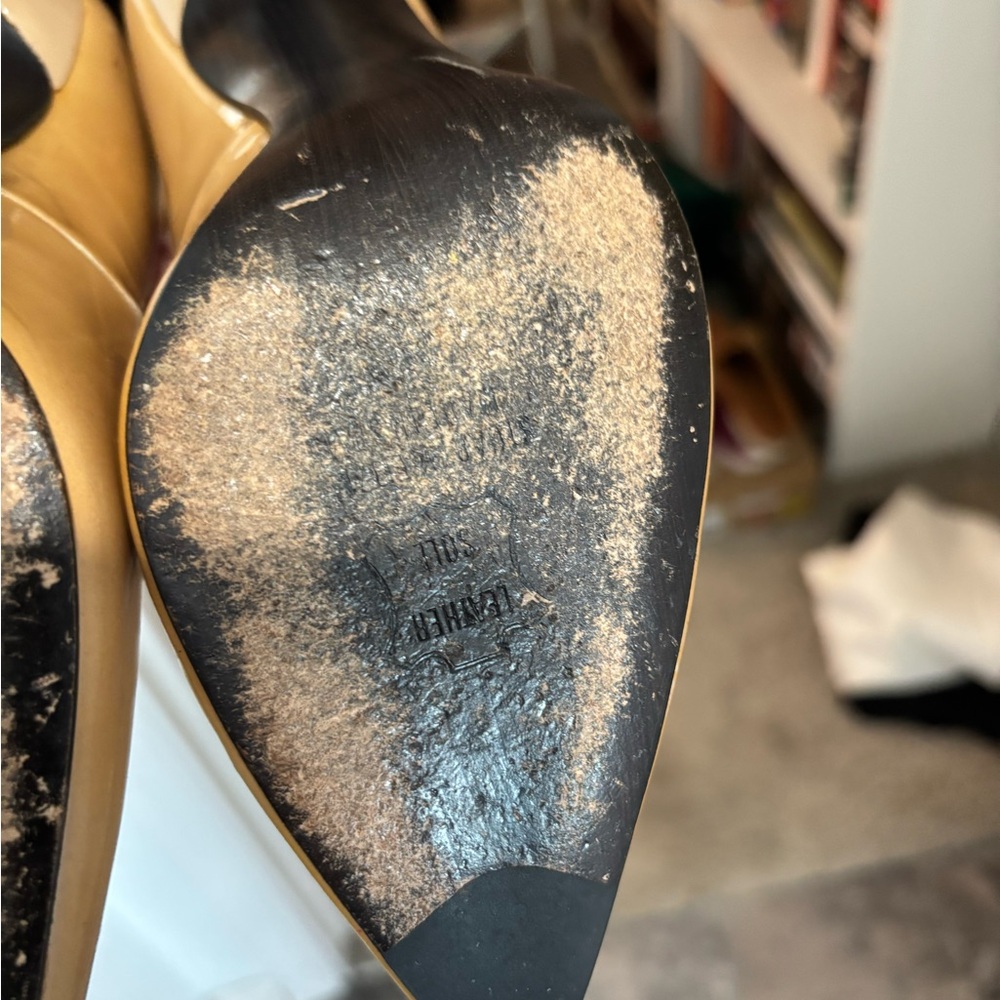 Stuart Weitzman Tan Patent Leather Pointed-Toe Pumps Size 6 M - Picture 8 of 10